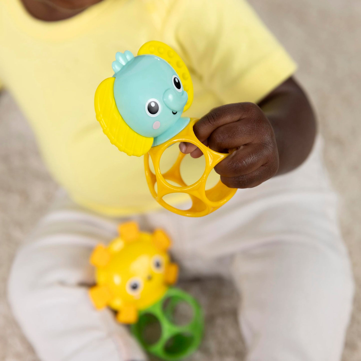 Oball Balle Souple Bébé — Facile à Saisir, Sans BPA | Dès la Naissance