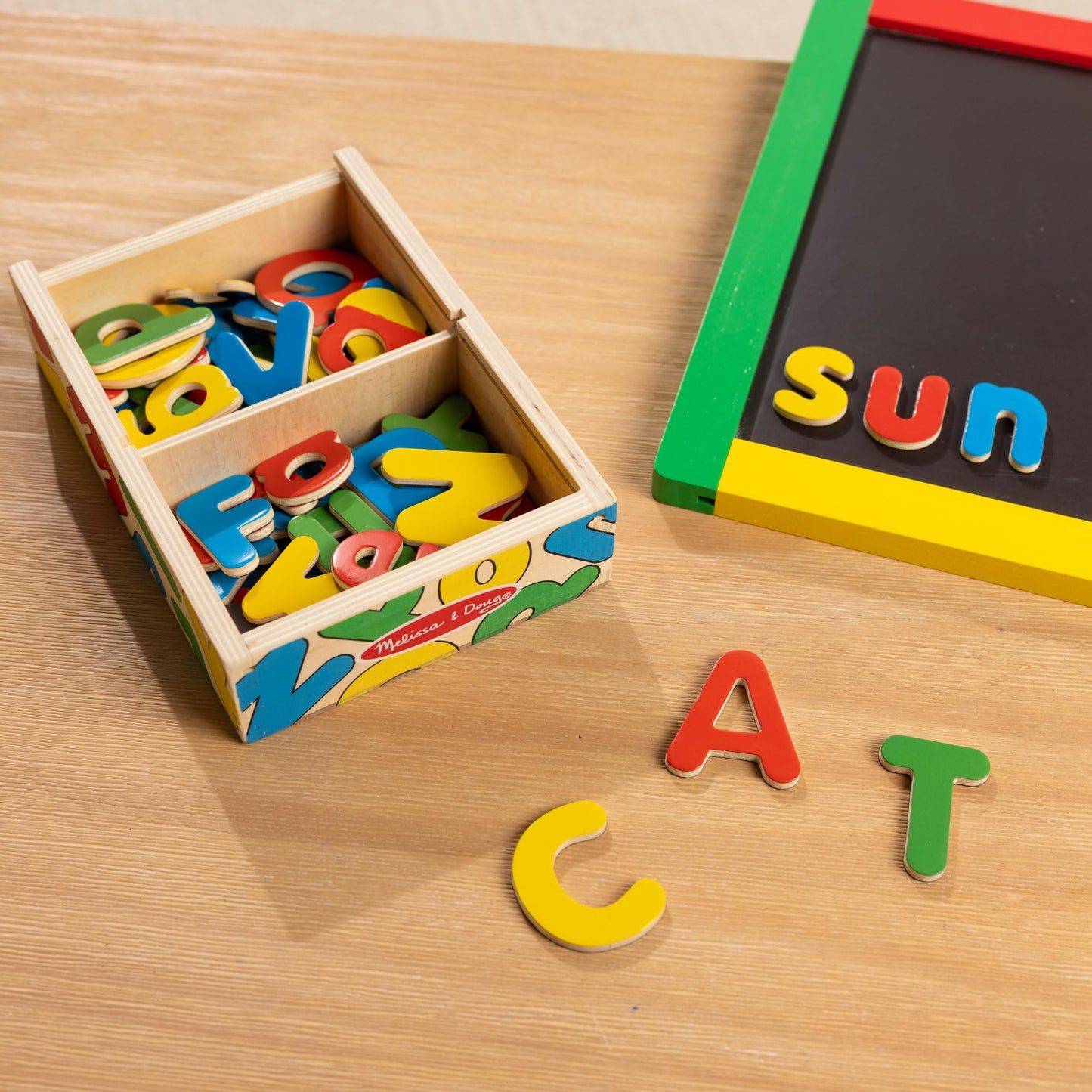 Melissa & Doug – 52 Lettres Magnétiques en Bois | Apprentissage ABC 3 ans+